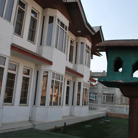 Hotel Kaisar Srīnagar Exterior foto