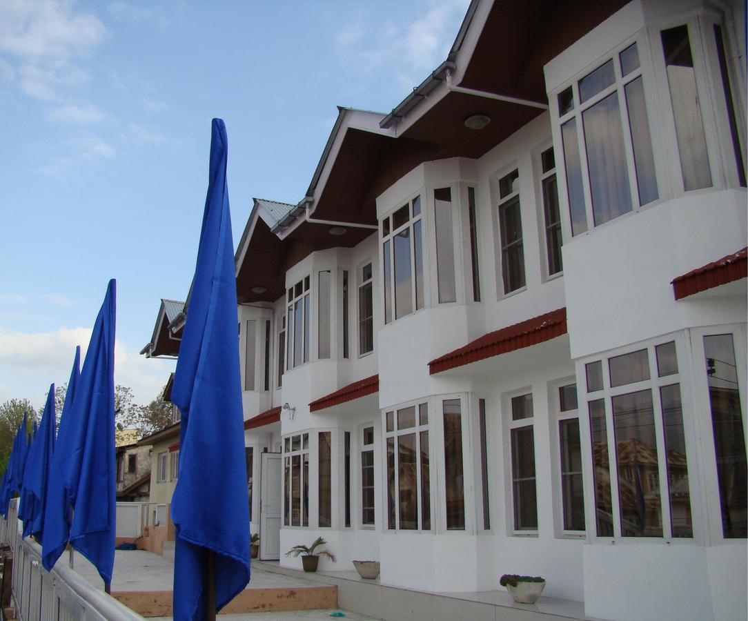 Hotel Kaisar Srīnagar Exterior foto