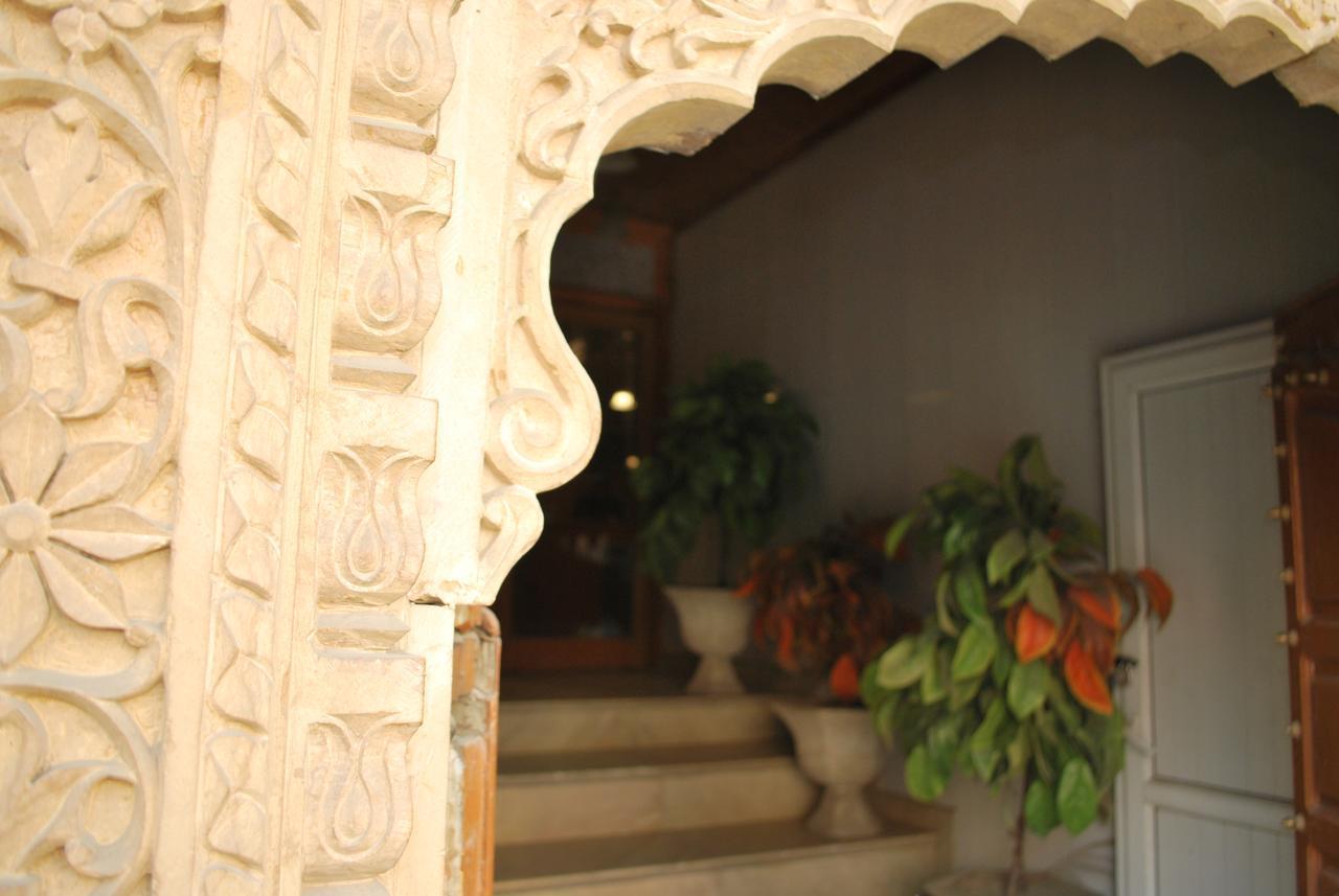 Hotel Kaisar Srīnagar Exterior foto