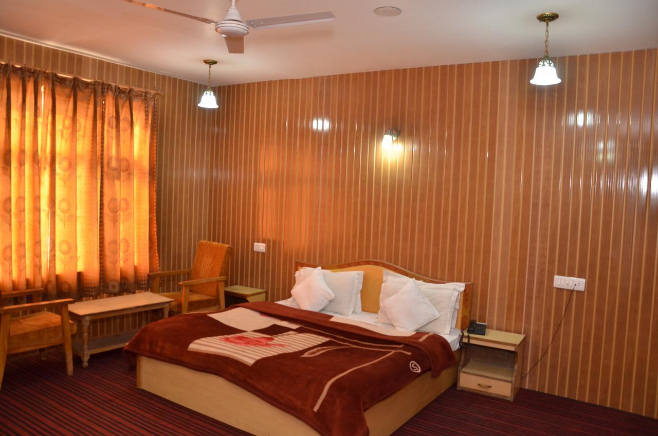 Hotel Kaisar Srīnagar Exterior foto