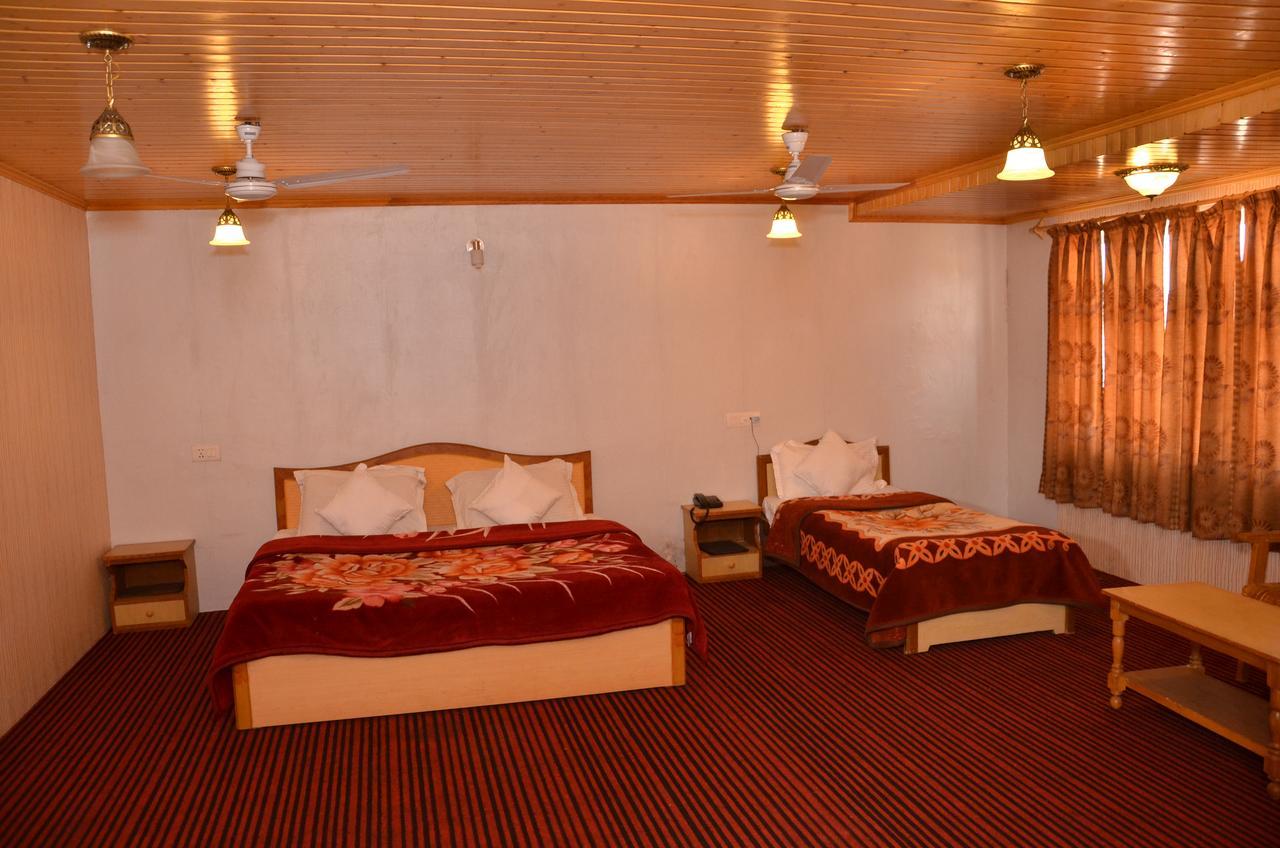 Hotel Kaisar Srīnagar Exterior foto