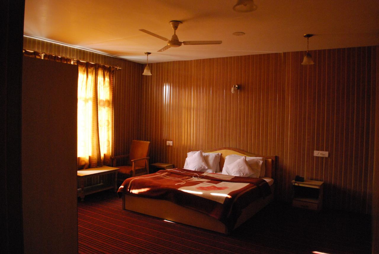 Hotel Kaisar Srīnagar Exterior foto